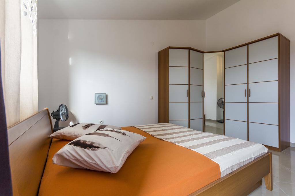 Apartments Gloria Ližnjan Eksteriør billede