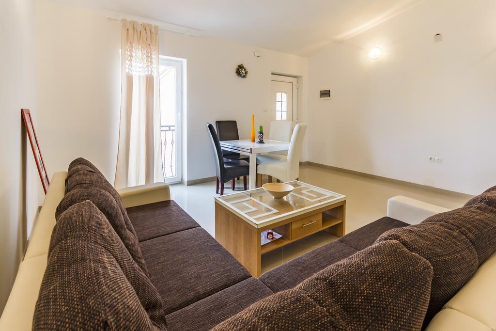 Apartments Gloria Ližnjan Eksteriør billede