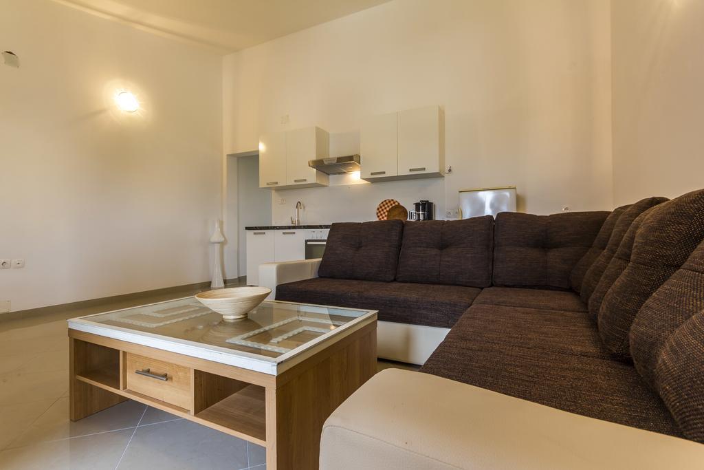 Apartments Gloria Ližnjan Eksteriør billede
