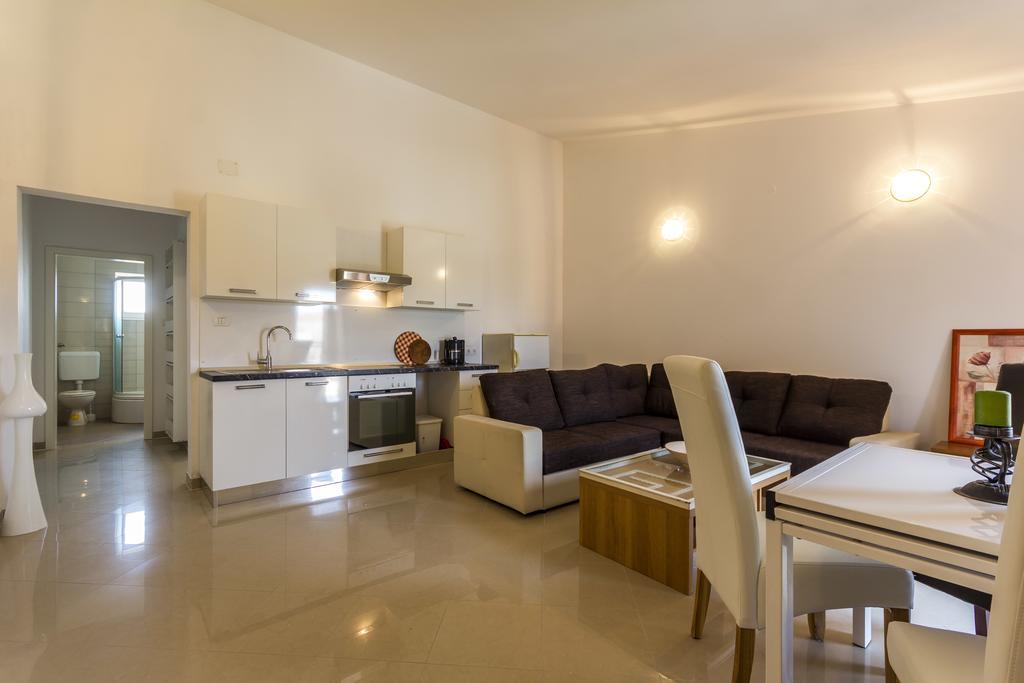 Apartments Gloria Ližnjan Eksteriør billede