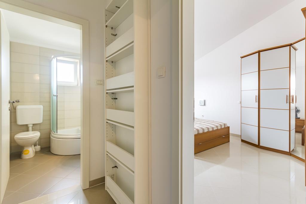 Apartments Gloria Ližnjan Eksteriør billede