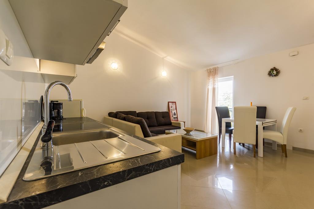Apartments Gloria Ližnjan Eksteriør billede
