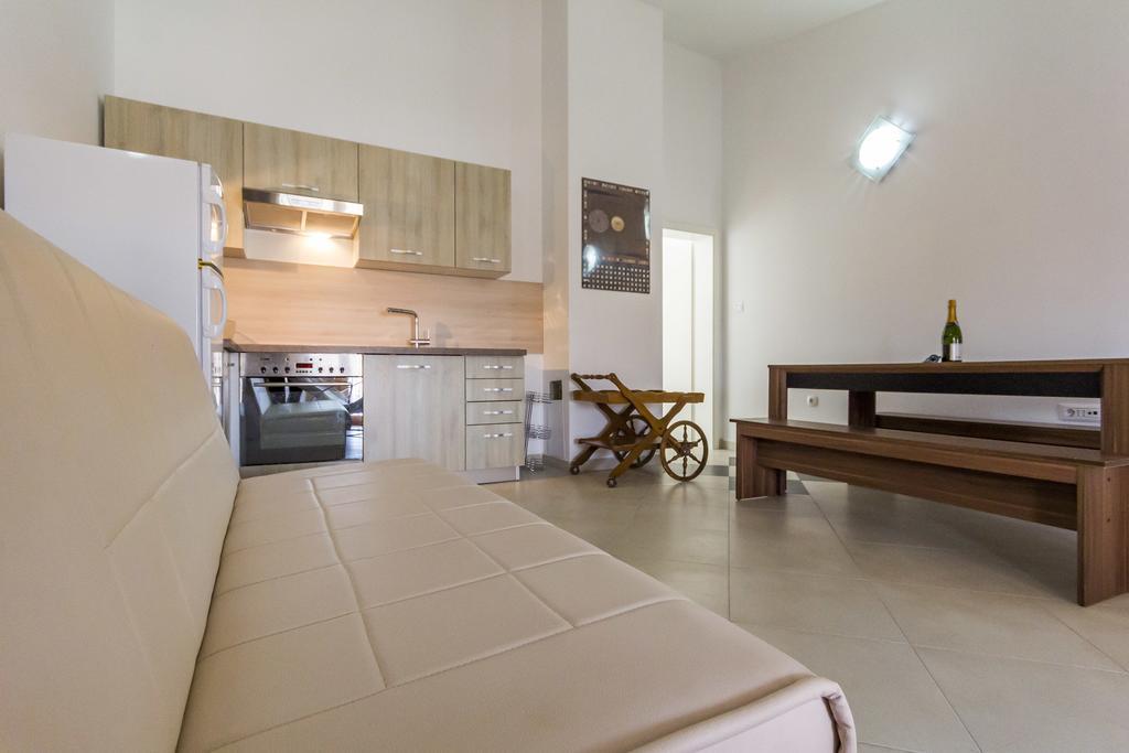 Apartments Gloria Ližnjan Eksteriør billede