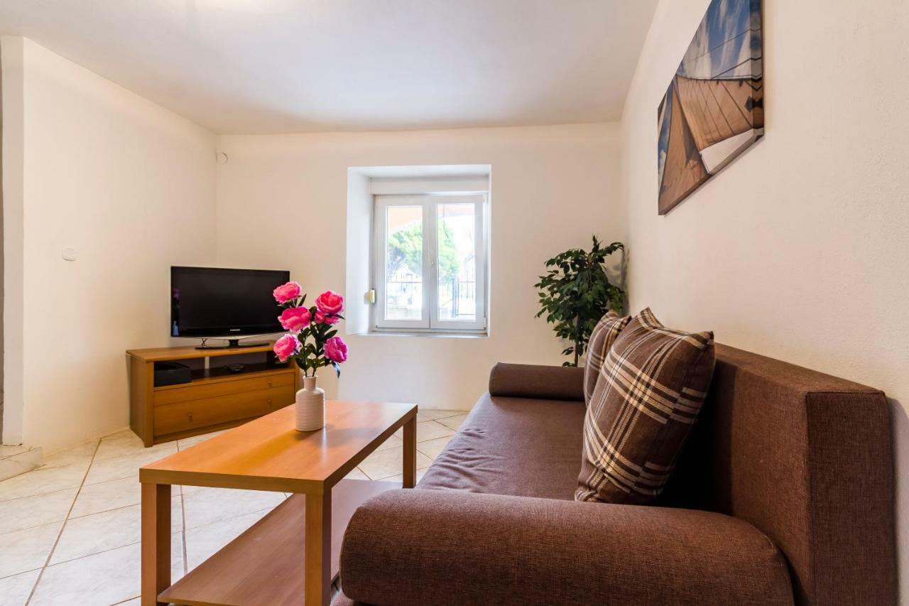 Apartments Gloria Ližnjan Eksteriør billede
